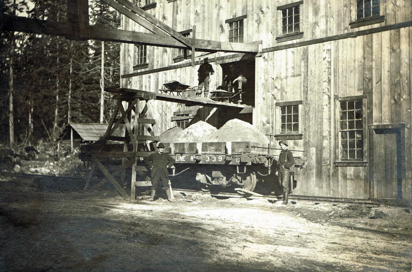 Loading railcar at Dunwell Mines