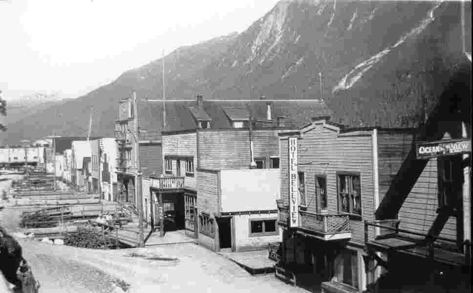 Downtown Hyder being built 1910